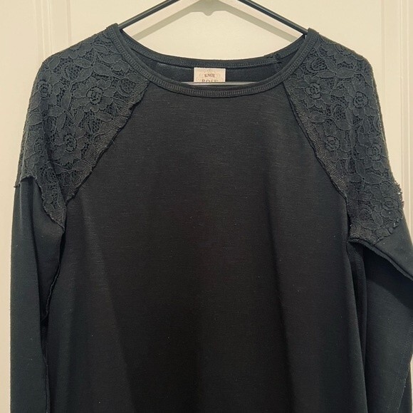 Knox Rose Black Pullover Lace Shoulder Detail High/Low Hem Women's Sz. XS - Picture 2 of 11